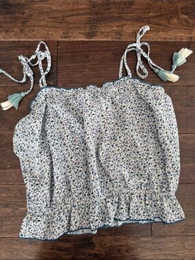 Hem & Thread White and Blue Floral Tie-Shoulder Crop Tank